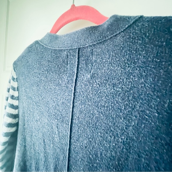 American Eagle Outfitters Striped Navy and Gray Women's Cardigan Sweater Size S - Picture 3 of 11